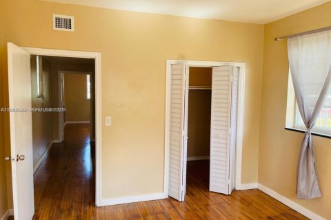 Propiedad comercial en venta en Miami, Florida, 238.11 m2 № 1984133 - foto 19