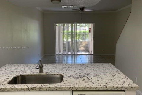 Adosado en alquiler en Weston, Florida, 2 dormitorios, 103.12 m2 № 1953072 - foto 3