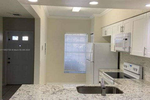 Adosado en alquiler en Weston, Florida, 2 dormitorios, 103.12 m2 № 1953072 - foto 4