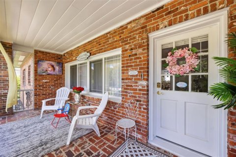 Casa en venta en Haines City, Florida, 4 dormitorios, 247.49 m2 № 2204732 - foto 2