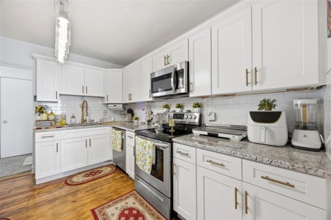 Casa en venta en Haines City, Florida, 4 dormitorios, 247.49 m2 № 2204732 - foto 8