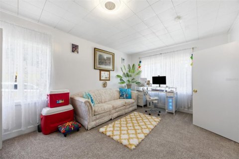 Casa en venta en Haines City, Florida, 4 dormitorios, 247.49 m2 № 2204732 - foto 18