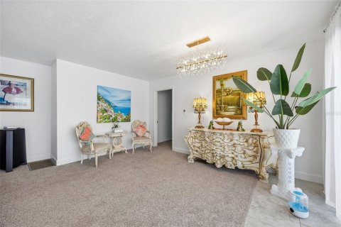 Casa en venta en Haines City, Florida, 4 dormitorios, 247.49 m2 № 2204732 - foto 6