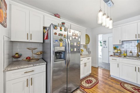 Casa en venta en Haines City, Florida, 4 dormitorios, 247.49 m2 № 2204732 - foto 9