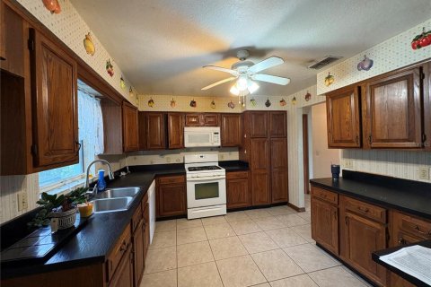 House in Ocala, Florida 3 bedrooms, 146.04 sq.m. № 1800226 - photo 7