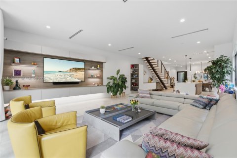 Townhouse in Miami, Florida 4 bedrooms, 271.65 sq.m. № 2411963 - photo 12