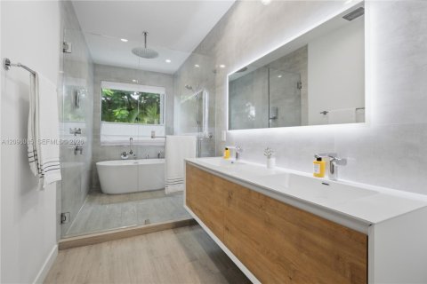 Townhouse in Miami, Florida 4 bedrooms, 271.65 sq.m. № 2411963 - photo 19
