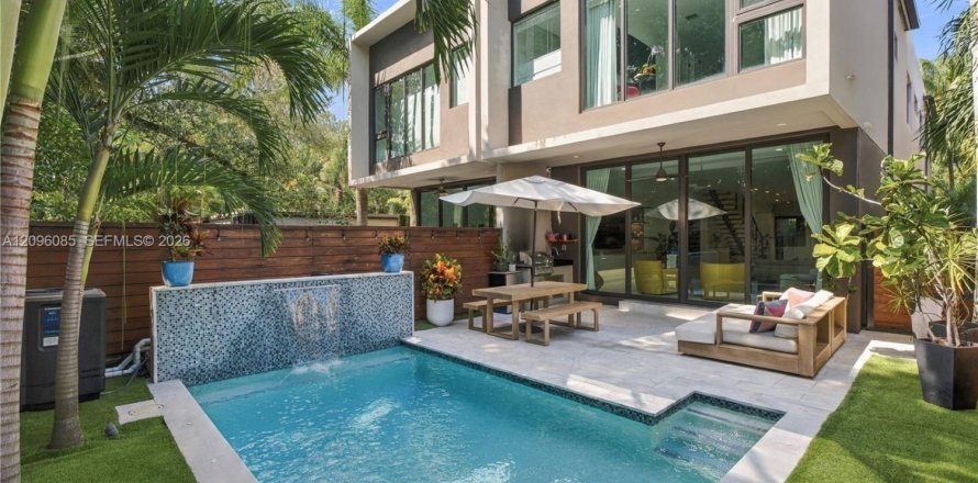 Townhouse in Miami, Florida 4 bedrooms, 271.65 sq.m. № 2411963