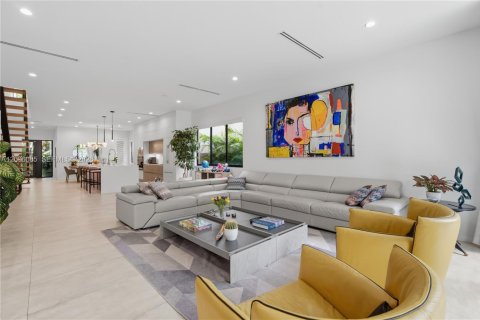 Townhouse in Miami, Florida 4 bedrooms, 271.65 sq.m. № 2411963 - photo 11