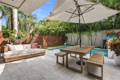 Townhouse in Miami, Florida 4 bedrooms, 271.65 sq.m. № 2411963 - photo 14