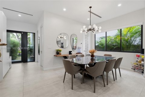 Townhouse in Miami, Florida 4 bedrooms, 271.65 sq.m. № 2411963 - photo 7