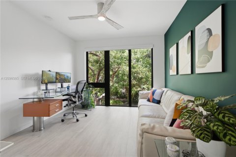 Townhouse in Miami, Florida 4 bedrooms, 271.65 sq.m. № 2411963 - photo 24