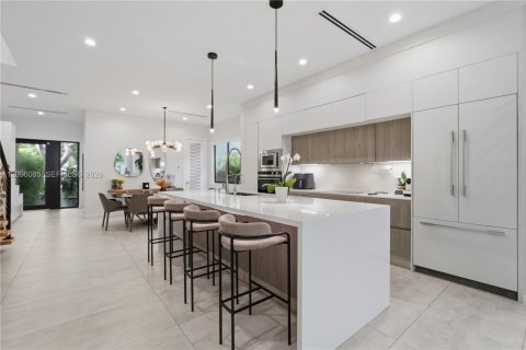 Townhouse in Miami, Florida 4 bedrooms, 271.65 sq.m. № 2411963 - photo 8