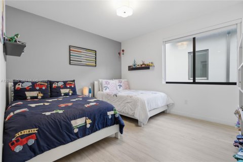 Townhouse in Miami, Florida 4 bedrooms, 271.65 sq.m. № 2411963 - photo 23