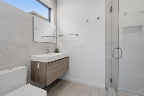 Townhouse in Miami, Florida 4 bedrooms, 271.65 sq.m. № 2411963 - photo 25
