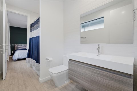 Townhouse in Miami, Florida 4 bedrooms, 271.65 sq.m. № 2411963 - photo 21