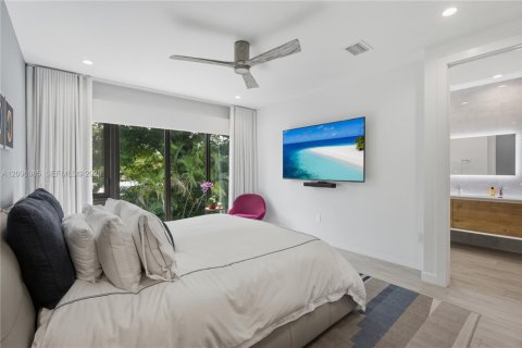 Townhouse in Miami, Florida 4 bedrooms, 271.65 sq.m. № 2411963 - photo 17