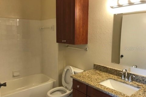 Condominio en alquiler en Temple Terrace, Florida, 2 dormitorios, 103.4 m2 № 2097945 - foto 13