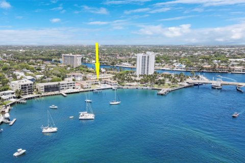 Condo in Pompano Beach, Florida, 1 bedroom  № 1228675 - photo 1