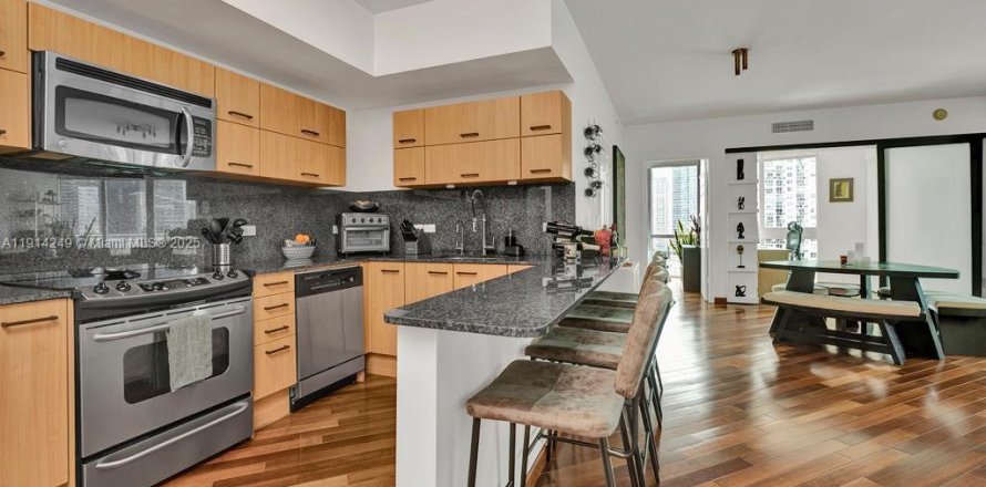 Condo à Miami, Floride, 3 chambres  № 1971683