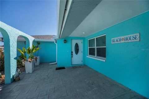 House in Port Charlotte, Florida 4 bedrooms, 262.17 sq.m. № 2165962 - photo 14