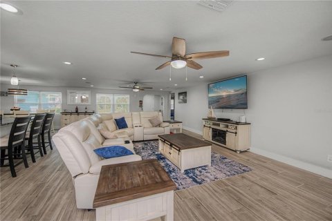 House in Port Charlotte, Florida 4 bedrooms, 262.17 sq.m. № 2165962 - photo 21