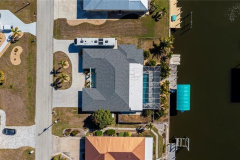House in Port Charlotte, Florida 4 bedrooms, 262.17 sq.m. № 2165962 - photo 9