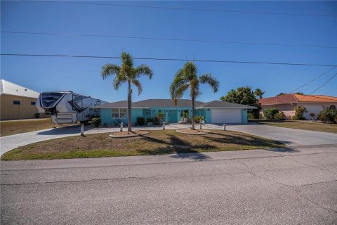 House in Port Charlotte, Florida 4 bedrooms, 262.17 sq.m. № 2165962 - photo 5