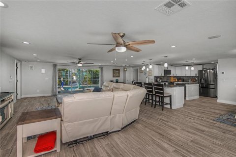 House in Port Charlotte, Florida 4 bedrooms, 262.17 sq.m. № 2165962 - photo 18