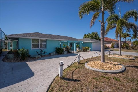 House in Port Charlotte, Florida 4 bedrooms, 262.17 sq.m. № 2165962 - photo 6