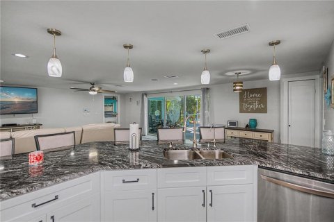 House in Port Charlotte, Florida 4 bedrooms, 262.17 sq.m. № 2165962 - photo 27