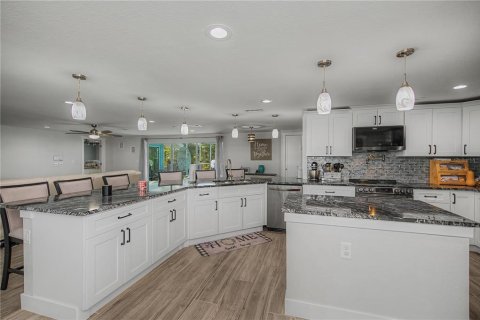 House in Port Charlotte, Florida 4 bedrooms, 262.17 sq.m. № 2165962 - photo 30