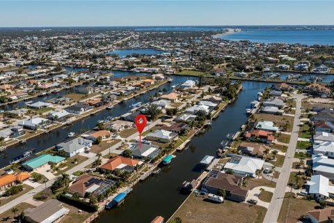 House in Port Charlotte, Florida 4 bedrooms, 262.17 sq.m. № 2165962 - photo 10