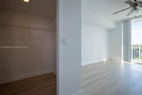 Condo in Boynton Beach, Florida, 2 bedrooms  № 2037813 - photo 13