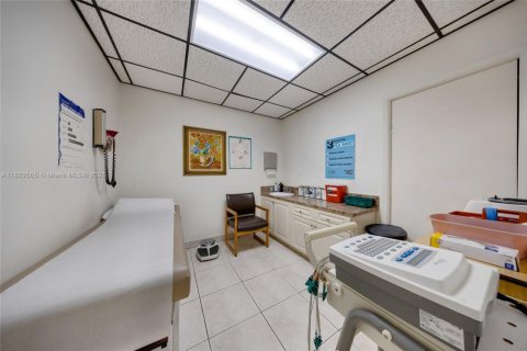 Commercial property in Palmetto Bay, Florida № 1960708 - photo 21