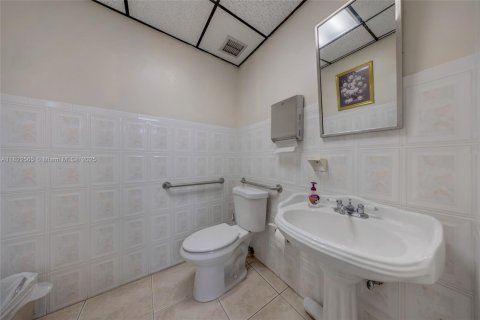 Commercial property in Palmetto Bay, Florida № 1960708 - photo 8