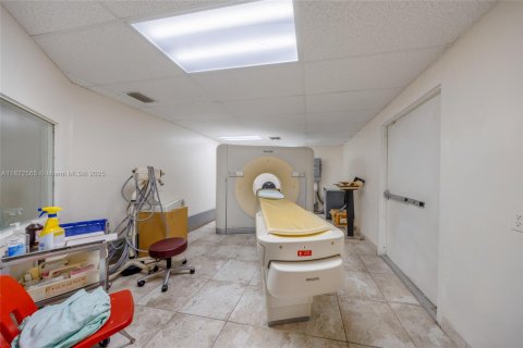 Commercial property in Palmetto Bay, Florida № 1960708 - photo 16