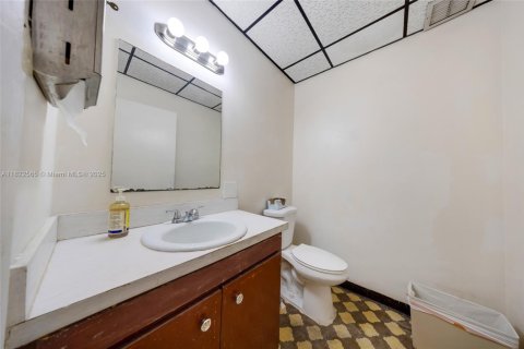 Commercial property in Palmetto Bay, Florida № 1960708 - photo 9