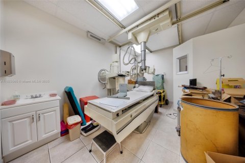 Commercial property in Palmetto Bay, Florida № 1960708 - photo 19