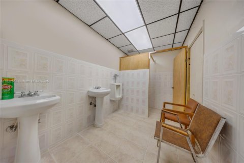 Commercial property in Palmetto Bay, Florida № 1960708 - photo 11