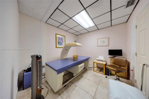 Commercial property in Palmetto Bay, Florida № 1960708 - photo 23