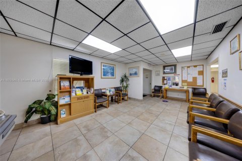 Commercial property in Palmetto Bay, Florida № 1960708 - photo 7