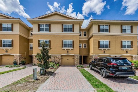 Townhouse in New Port Richey, Florida 3 bedrooms, 158.86 sq.m. № 1900246 - photo 1
