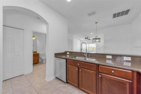 Townhouse in New Port Richey, Florida 3 bedrooms, 158.86 sq.m. № 1900246 - photo 9