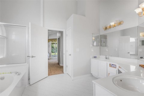 House in Orlando, Florida 5 bedrooms, 244.15 sq.m. № 1284828 - photo 16