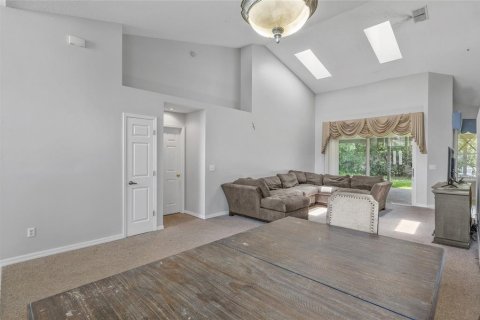 House in Orlando, Florida 5 bedrooms, 244.15 sq.m. № 1284828 - photo 8