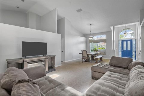 House in Orlando, Florida 5 bedrooms, 244.15 sq.m. № 1284828 - photo 6