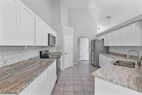 House in Orlando, Florida 5 bedrooms, 244.15 sq.m. № 1284828 - photo 9