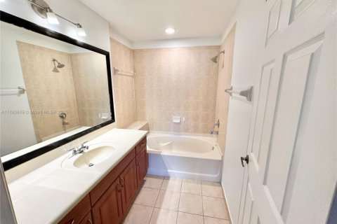 Купить кондоминиум в Дорал, Флорида 3 спальни, 121.89м2, № 1705820 - фото 11