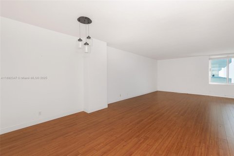 Купить кондоминиум в Майами-Бич, Флорида 1 спальня, 90.12м2, № 2021619 - фото 3